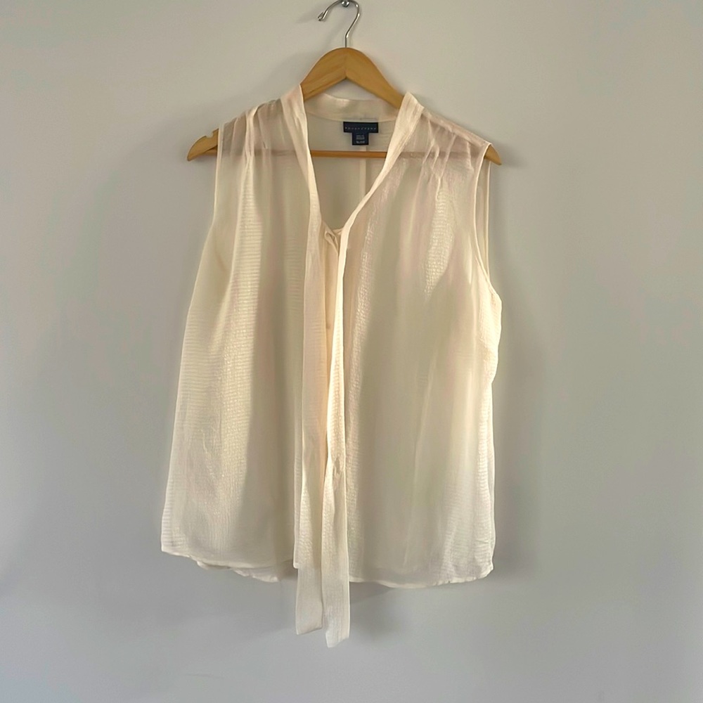 Sleeveless sheer Apostrophe blouse with bow. Size XL
